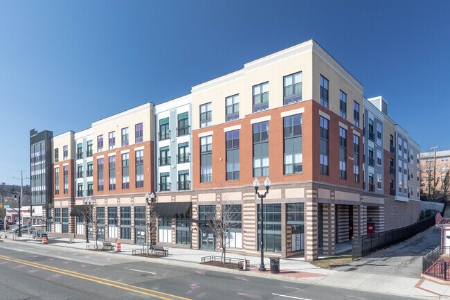 Trafalgar Flats in Arlington, VA - Building Photo - Building Photo
