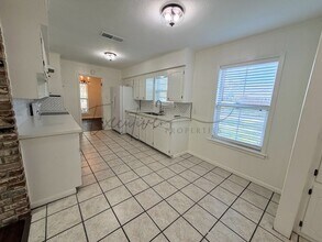 2342 13th St in Lake Charles, LA - Building Photo - Building Photo