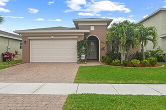 1277 NW Leonardo Cir in Port St. Lucie, FL - Building Photo - Building Photo