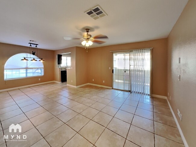 3440 Winterhaven St, Unit 102 in Las Vegas, NV - Building Photo - Building Photo
