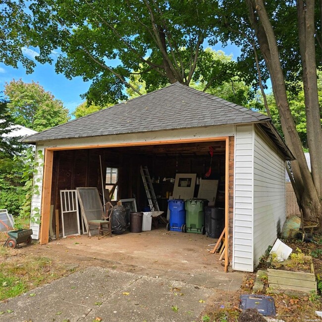 145 N Country Rd in Port Jefferson, NY - Building Photo - Building Photo