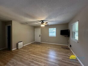 110 Hawkins Rd in Fort Walton Beach, FL - Building Photo - Building Photo
