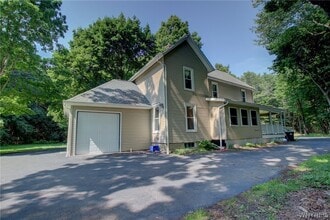5880 Draudt Rd in Orchard Park, NY - Building Photo - Building Photo