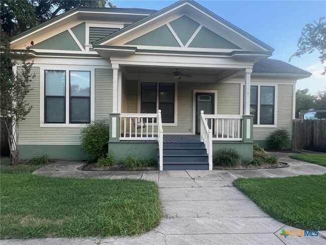 property at 516 E Bowie St
