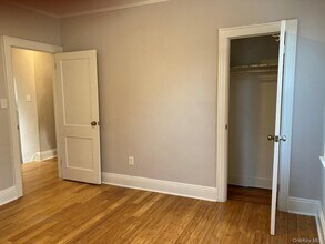 516 Marcellus Rd in Williston Park, NY - Building Photo - Building Photo