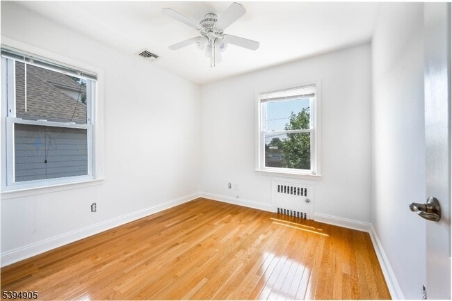 85 Barrows Ave in Rutherford, NJ - Building Photo - Building Photo