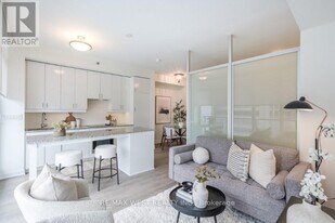 426 University Ave in Toronto, ON - Building Photo