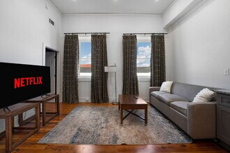 10 W Main St in Cartersville, GA - Foto de edificio - Building Photo