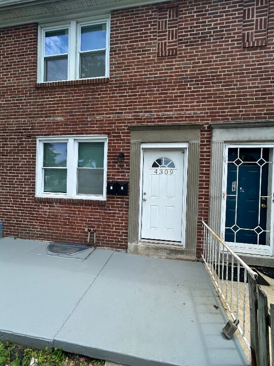4309 Norfolk Ave in Baltimore, MD - Foto de edificio