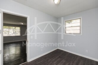 2325 Westbrook Cir N in Jacksonville, FL - Building Photo - Building Photo