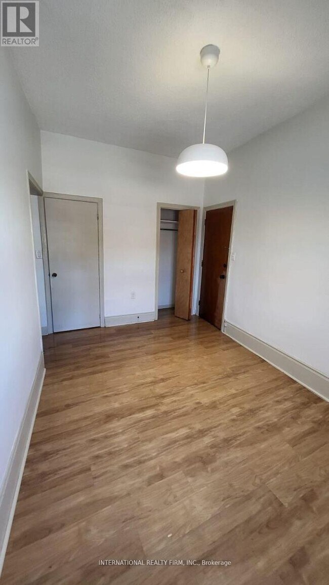 7 Thomas St in Mississauga, ON - Building Photo - Building Photo