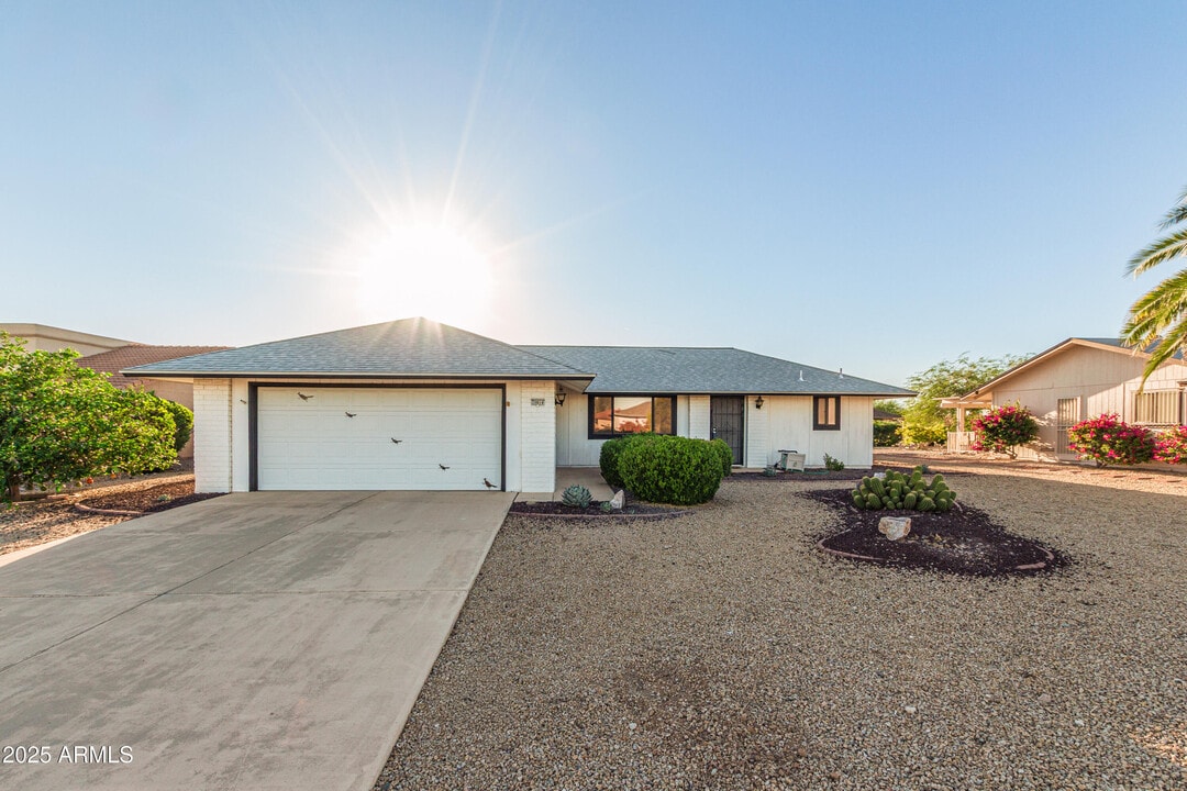 20014 N Conquistador Dr in Sun City West, AZ - Building Photo