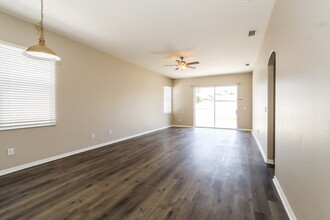 34500 Smart Dr in Zephyrhills, FL - Building Photo - Building Photo