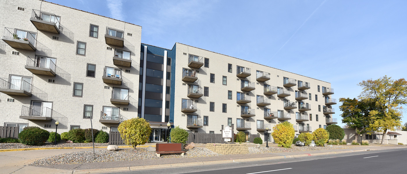 Knollwood Towers East Apartments in Hopkins, MN - Foto de edificio