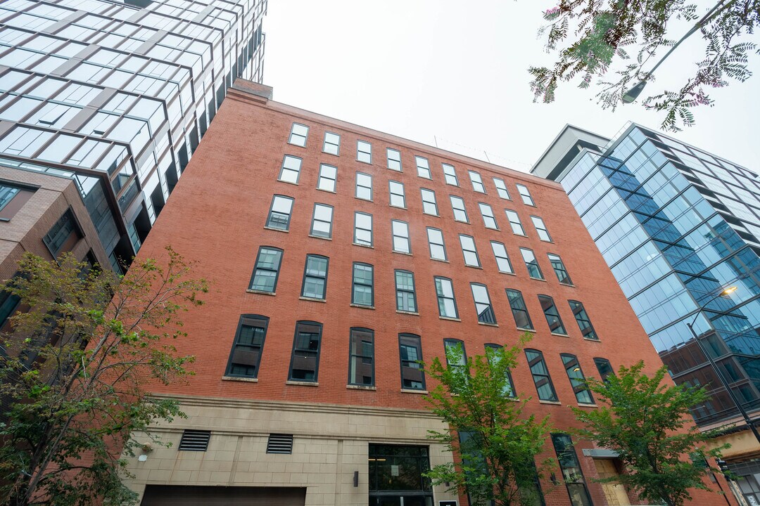1101 W Lake St in Chicago, IL - Building Photo