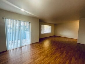 1913 Chestnut St, Unit #B in Everett, WA - Foto de edificio - Building Photo