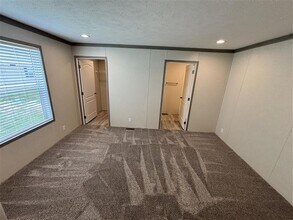 8 Grant St in West Branch, IA - Building Photo - Building Photo