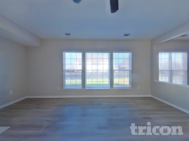 2020 Universe Ct in Nolensville, TN - Foto de edificio - Building Photo