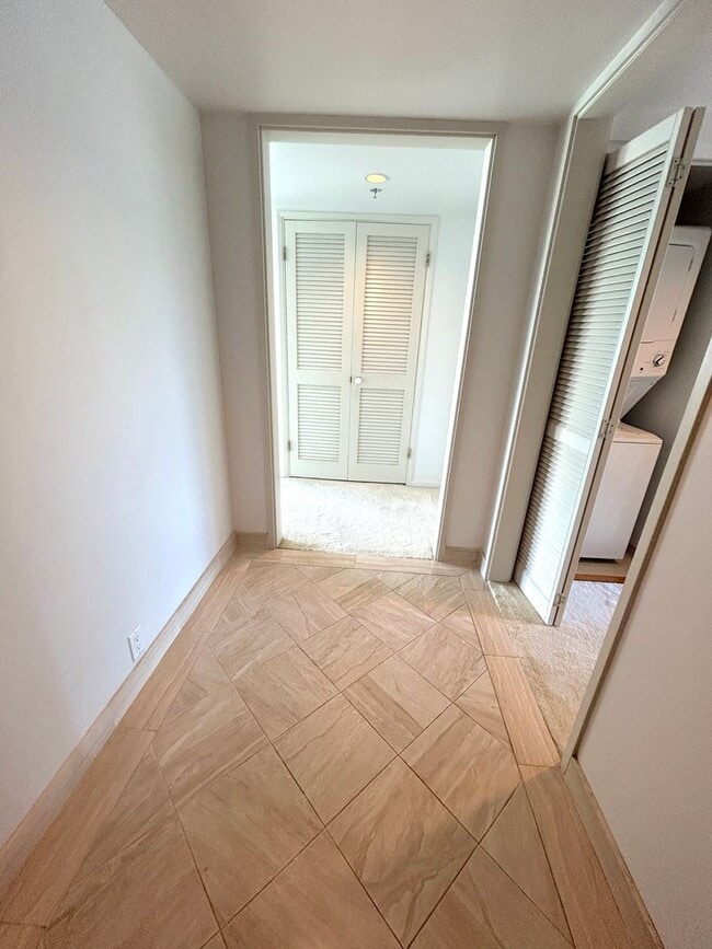 1341 Kapiolani Blvd in Honolulu, HI - Foto de edificio - Building Photo