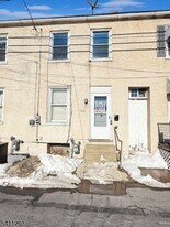 201 Cedar Alley in Phillipsburg, NJ - Building Photo