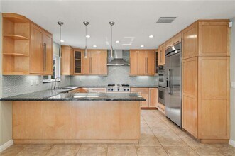 6215 Hesperia Ave in Los Angeles, CA - Building Photo - Building Photo