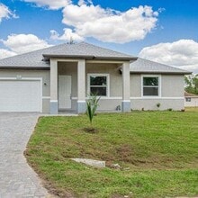 5244-5246 30th St SW in Lehigh Acres, FL - Building Photo - Building Photo