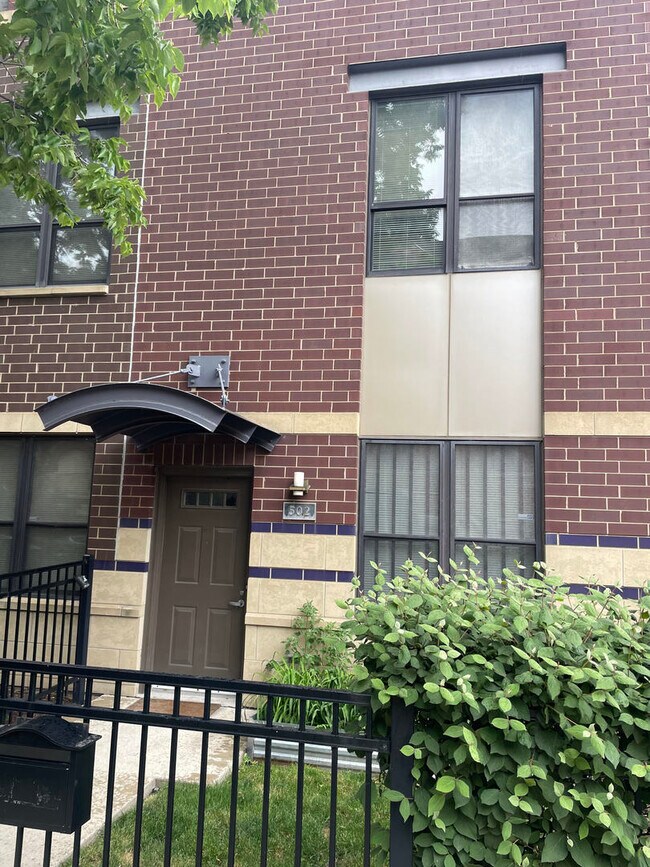 property at 512 W Elm St