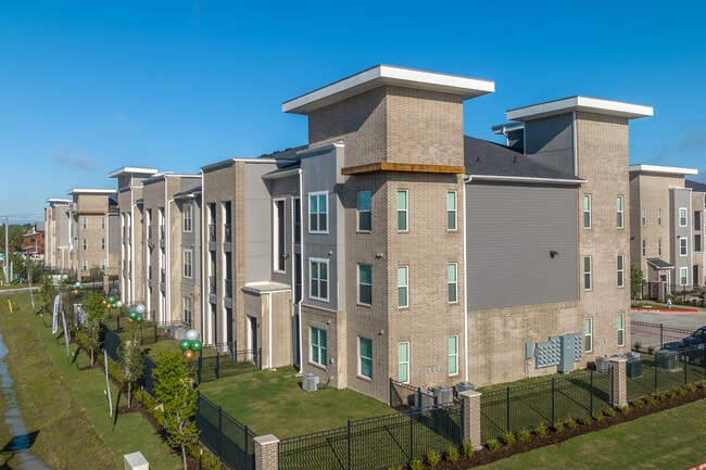 Territory at 2920 in Spring, TX - Building Photo - Interior Photo