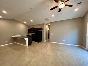 4801 N Hillside Ct in Wichita, KS - Building Photo - Building Photo