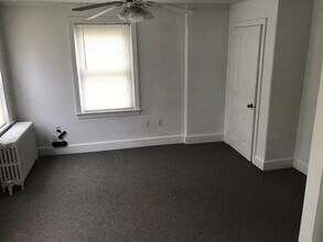 320 Washington Ave, Unit 2nd floor in Downingtown, PA - Building Photo - Building Photo