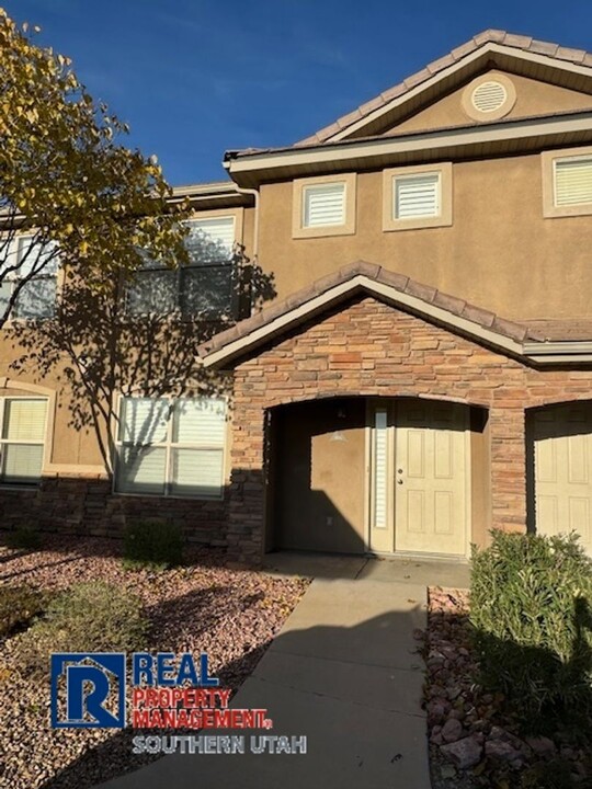 3155 S Hidden Valley Dr in Saint George, UT - Building Photo