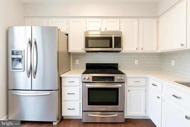 13820 Rampant Lion Ct in Centreville, VA - Foto de edificio - Building Photo