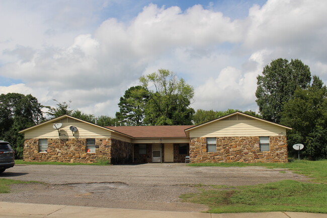 906 Sequoyah Way in Russellville, AR - Building Photo - Building Photo