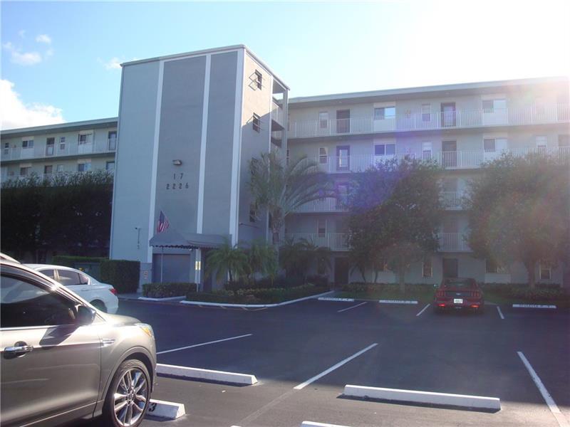 2226 N Cypress Bend Dr in Pompano Beach, FL - Building Photo