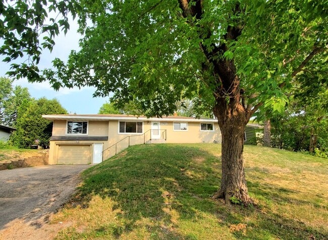 1760 City Heights Dr in St. Paul, MN - Building Photo - Building Photo