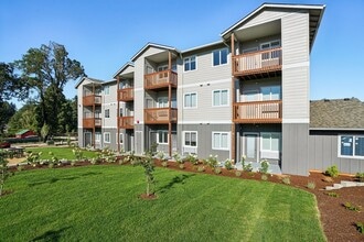 LIBERTY CREST APARTMENTS in Salem, OR - Foto de edificio - Building Photo