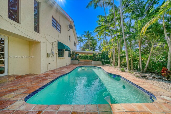 14540 Sailfish Dr in Coral Gables, FL - Foto de edificio - Building Photo