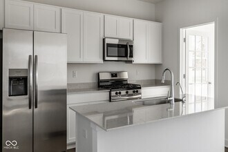 3541 Sugar Grv Dr in Whitestown, IN - Building Photo - Building Photo