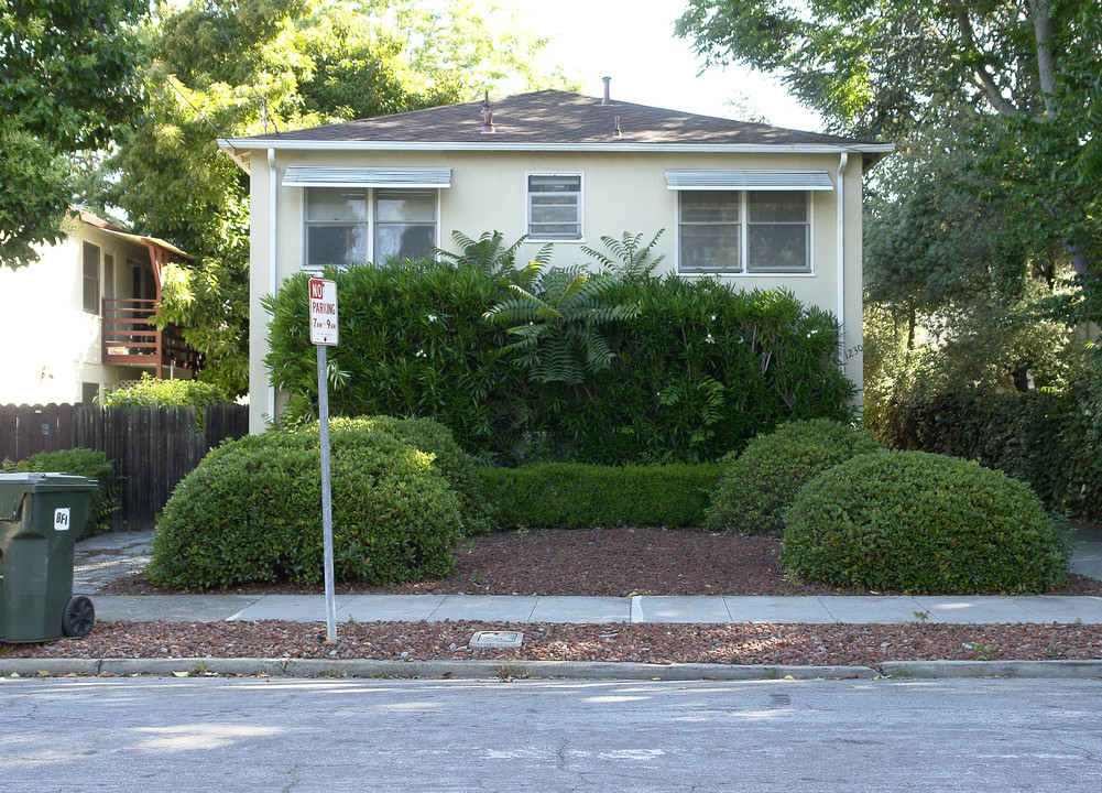 1230 Mills St in Menlo Park, CA - Building Photo