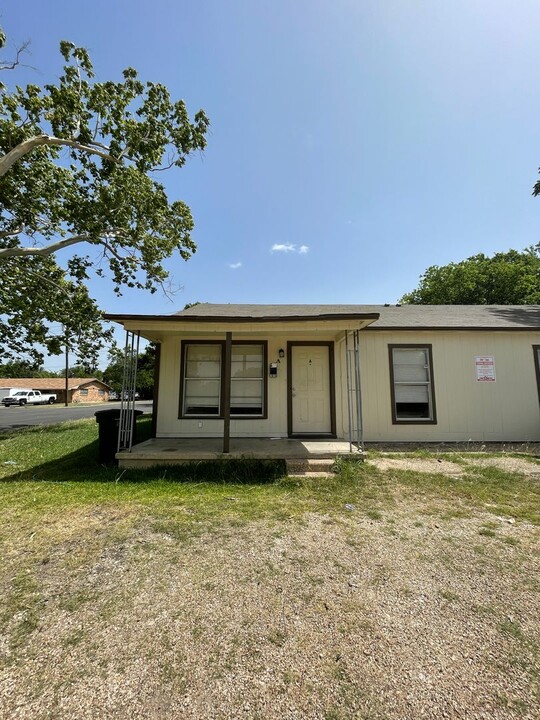 1810 N Gray St in Killeen, TX - Building Photo