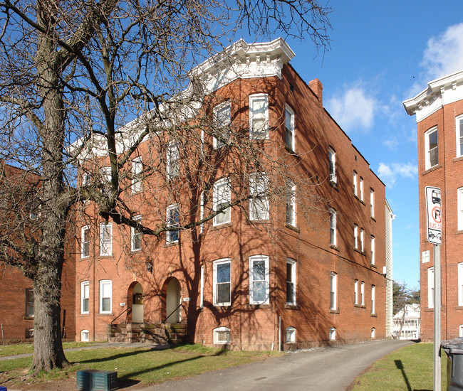 144-146 New Britain Ave in Hartford, CT - Foto de edificio - Building Photo