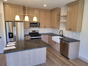 6929 Talloc Ave SE in Salem, OR - Building Photo - Building Photo