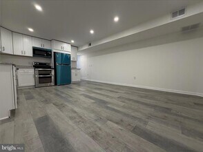 45 E High St, Unit 2 in Pottstown, PA - Building Photo - Building Photo