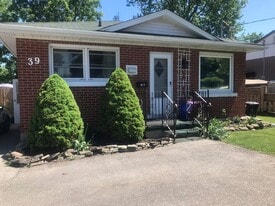 39 Kelvin Ave in Kitchener, ON - Building Photo