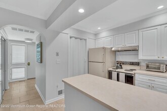 54 Linden Ct in Spring Lake, NJ - Building Photo - Building Photo