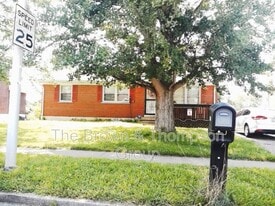 562 Radcliffe Rd in Lexington, KY - Building Photo