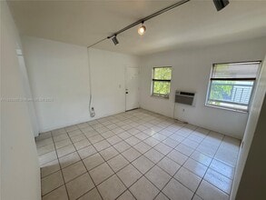 518 Santander Ave in Coral Gables, FL - Building Photo - Building Photo