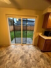 2909 SE 38th Ct, Unit 2907 in Hillsboro, OR - Foto de edificio - Building Photo