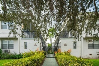 966 Biarritz Dr in Miami Beach, FL - Building Photo - Building Photo
