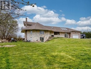 33260 Pettit Rd in Wainfleet, ON - Building Photo - Building Photo